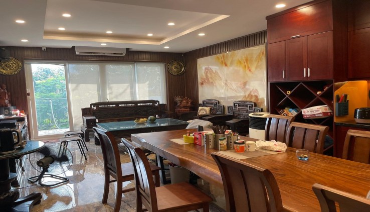 Bán biệt thự đẳng cấp vip khu Dịch Vọng, vỉa hè ô tô tránh kinh doanh, 145m2, 45 tỷ, mặt tiền 10m